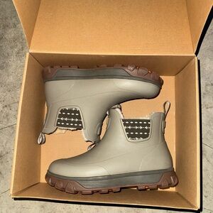 Gray Women’s Deviation Sherpa Boots